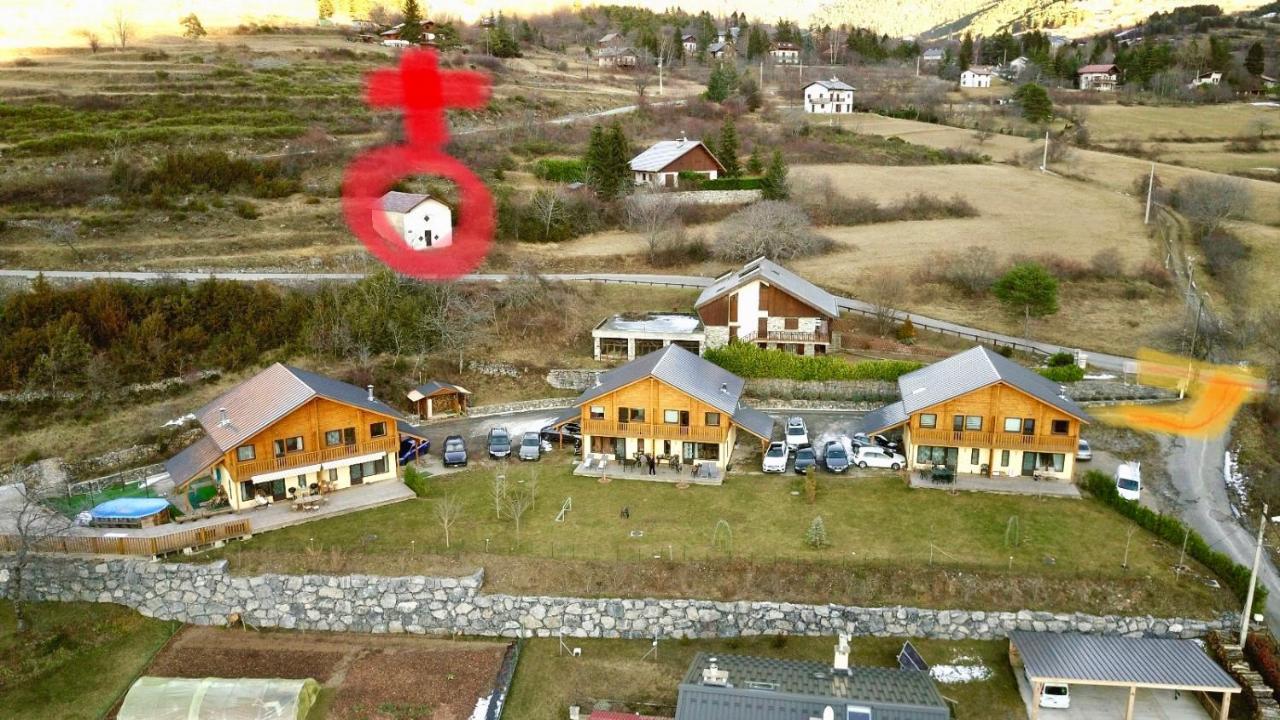 Les Chalets Fleurs De France - Kota Saint-Dalmas Exteriér fotografie